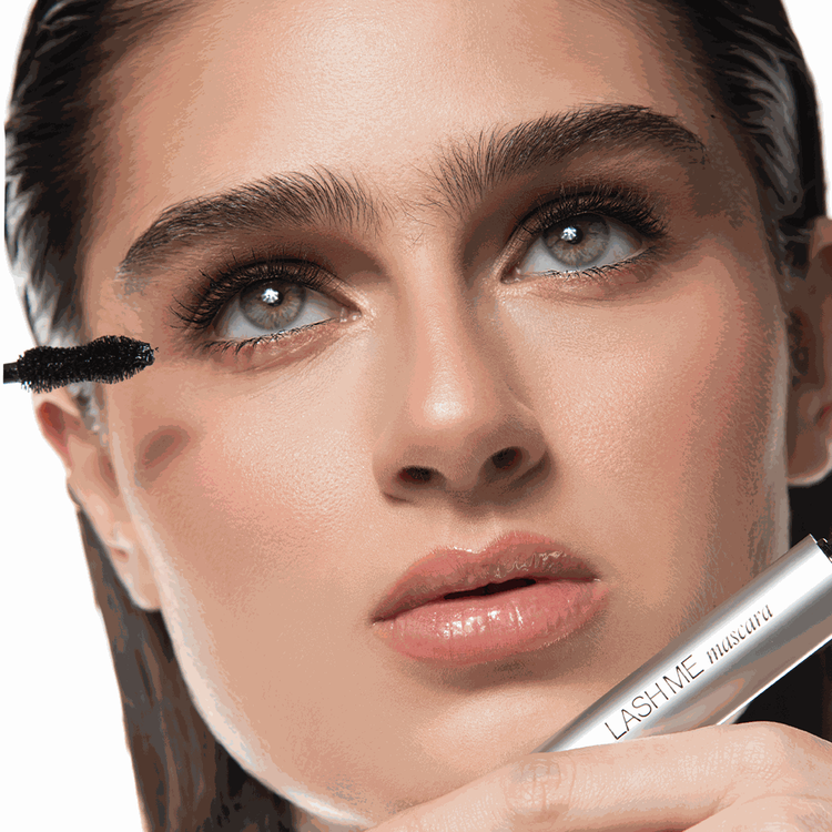 Lash Me - Rímel para un volumen duradero, con microfibras para aportar volumen
